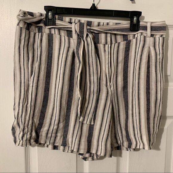 🌺 Ann Taylor Factory Shorts - Picture 1 of 9